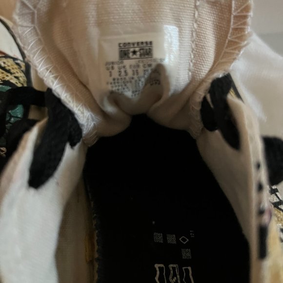 EUC CTAS ONE STAR kicks MULTI fun design (Jr. 3) KICKS - Picture 5 of 6